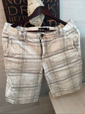 Vurt Men's 100% Cotton Plaid Cotton Blend Shorts - Light Beige Grey & White